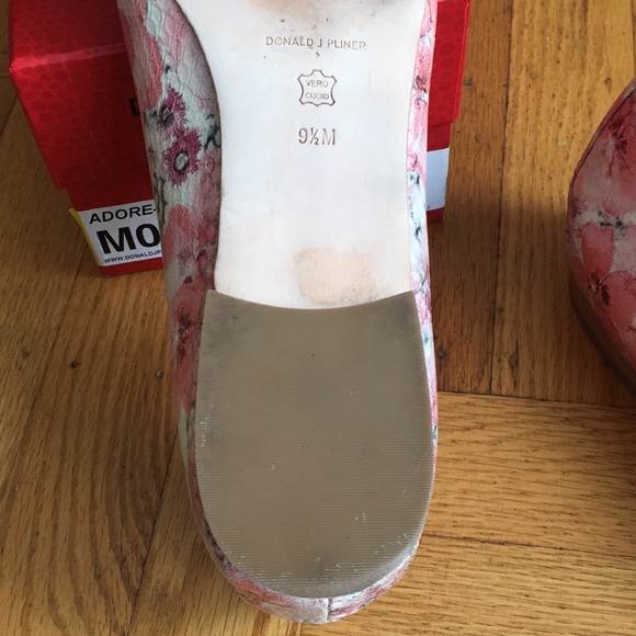 Fabulous Donald J Pliner Adore Snake Fleur Flats Size 9.5 - Picture 9 of 12